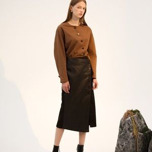 Comos 45 Oblique Line Blouse Brown Color